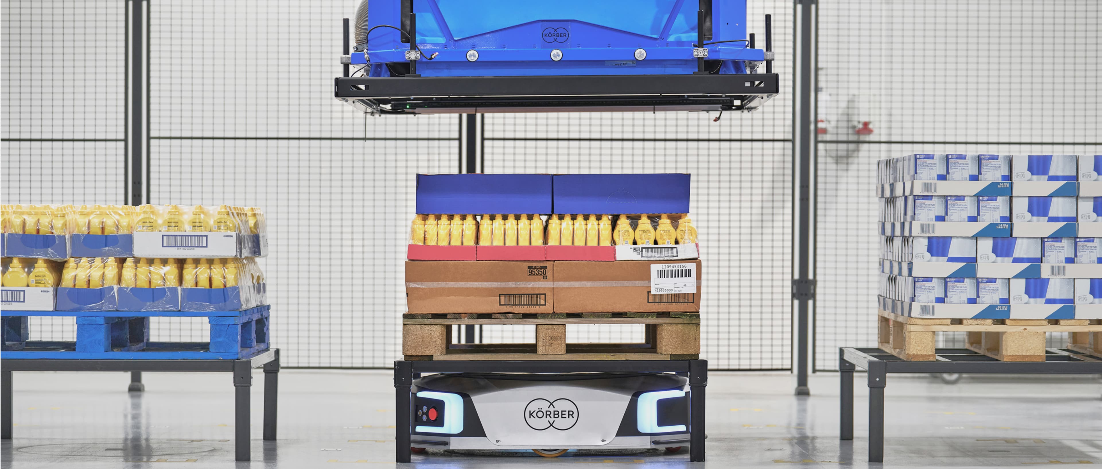 Layer picker and AMR in a consumer goods warehouse